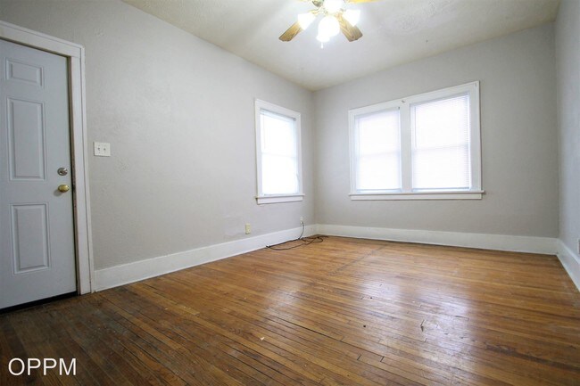 Building Photo - 2202 Wirt St