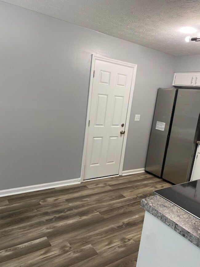 Building Photo - Totally Remodeled and Ready for YOU.