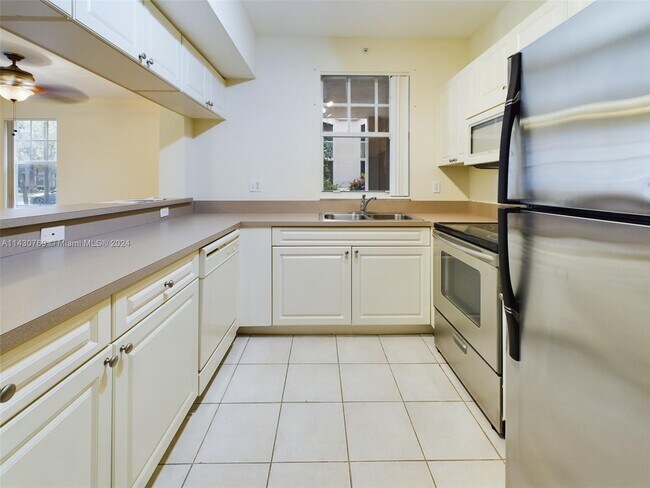Building Photo - 6786 W Sample Rd
