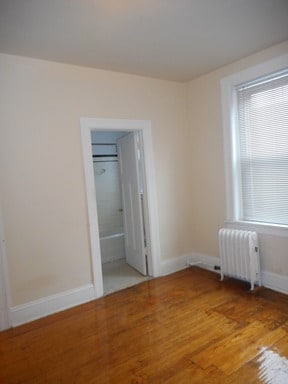 Building Photo - 6 E Read St