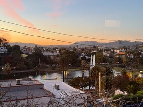 Building Photo - 1086 W Kensington Rd