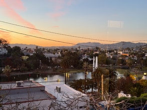 Building Photo - 1086 W Kensington Rd