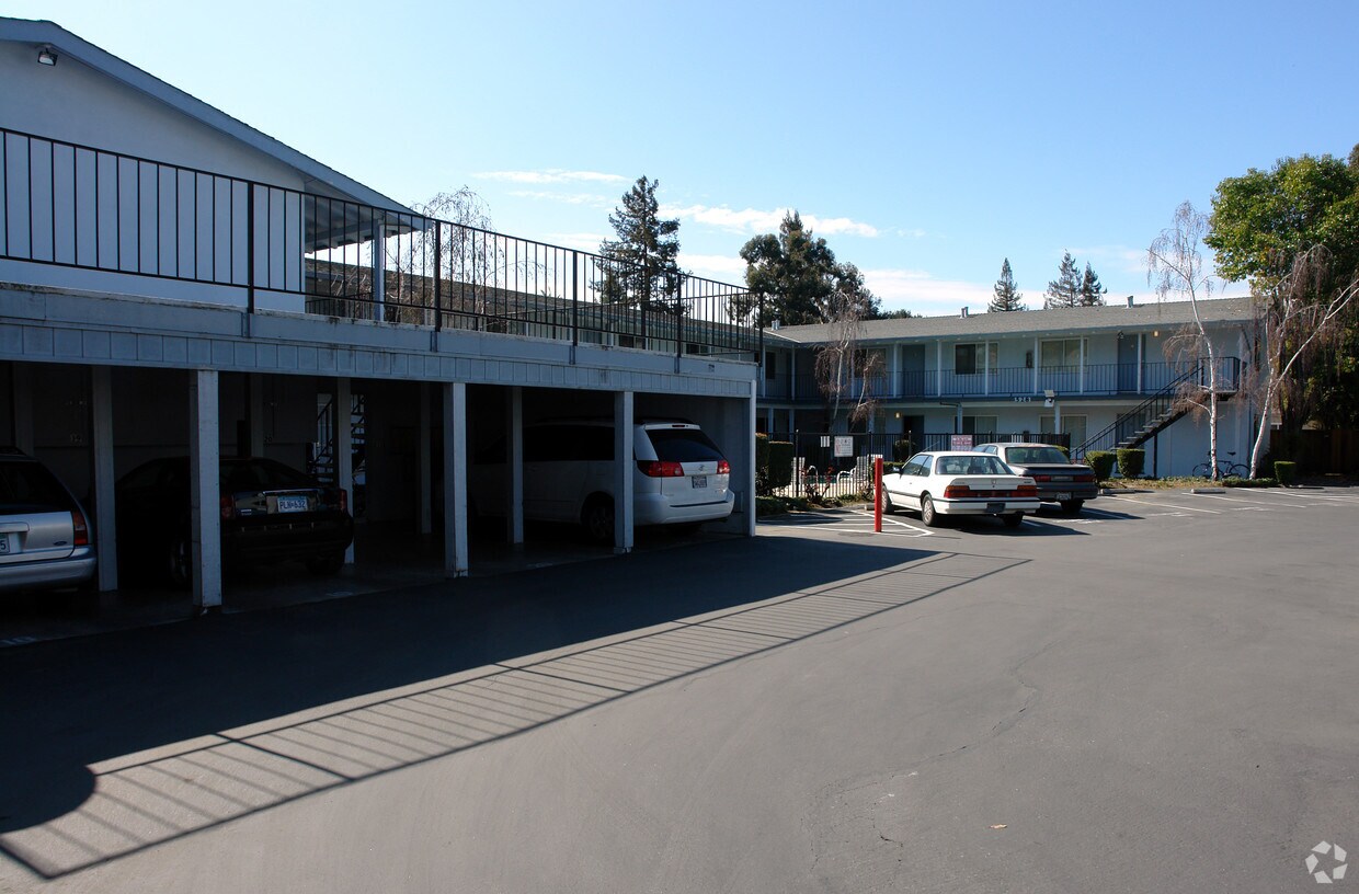 Foto del edificio - Kendall Court Apartments