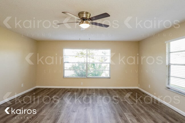 Building Photo - 16 Spring Loop Cir
