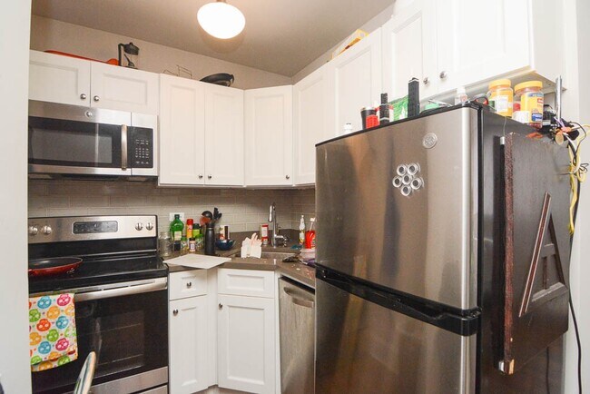 Foto del edificio - 817 W Lakeside Pl