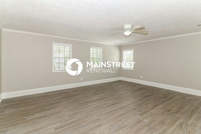 Building Photo - 3 Bedroom Pet-Friendly Home in Lithonia, GA with Main Street Renewal