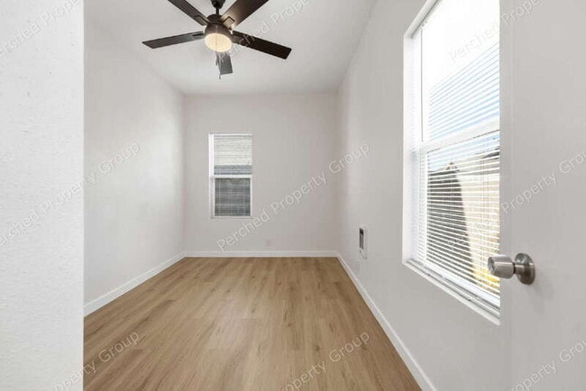 Foto del edificio - 2105 SE Stark St