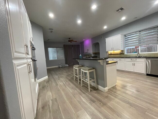 Foto del edificio - 8024 Halesworth Dr