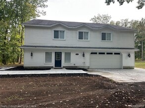 Building Photo - 7226 Lakeshore Rd