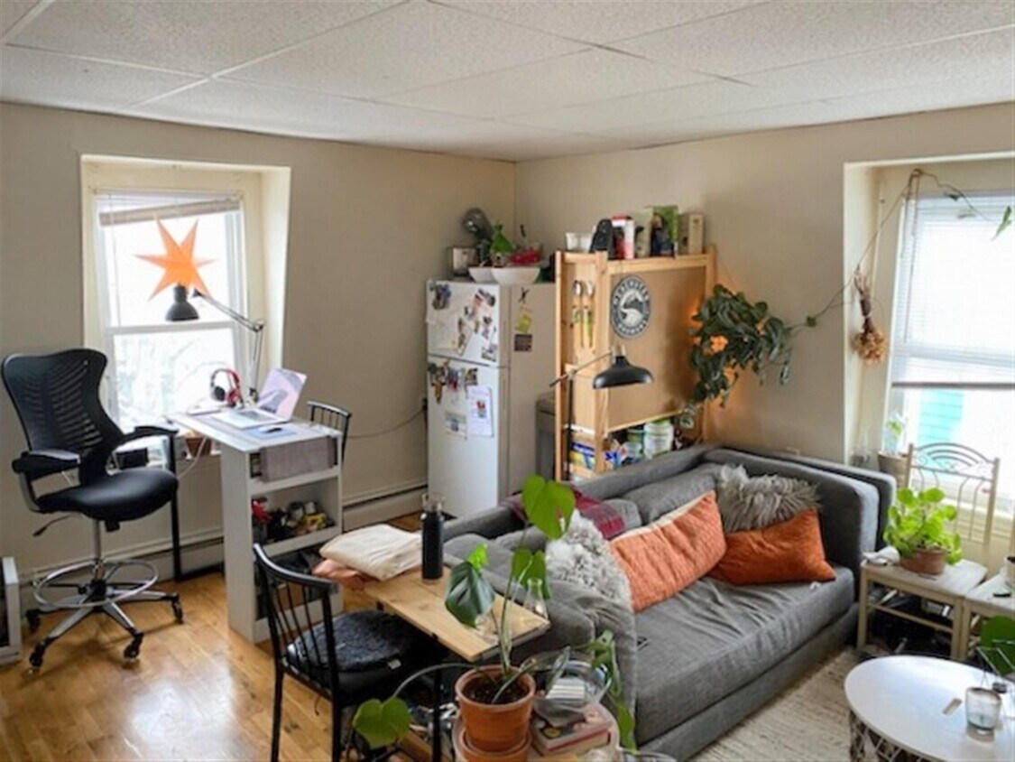 Primary Photo - 19 Cameron Ave