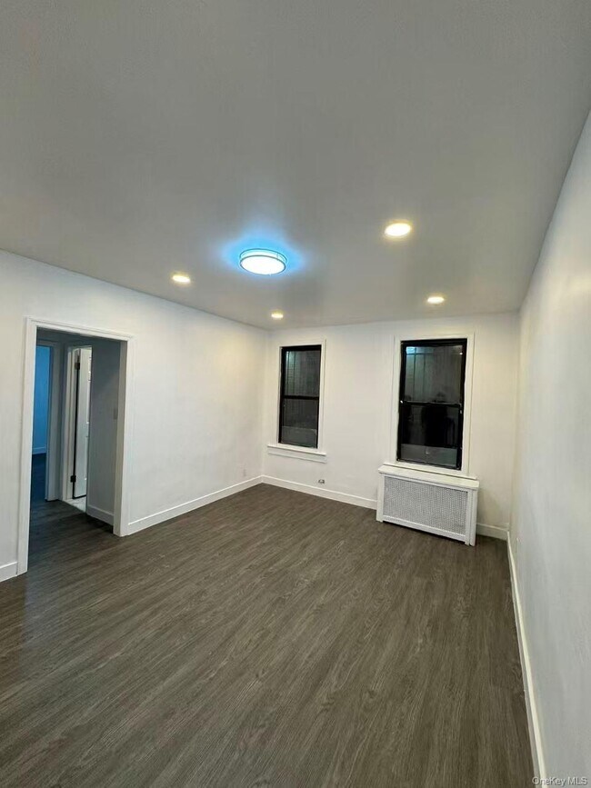 Foto del edificio - 58-40 43rd Ave