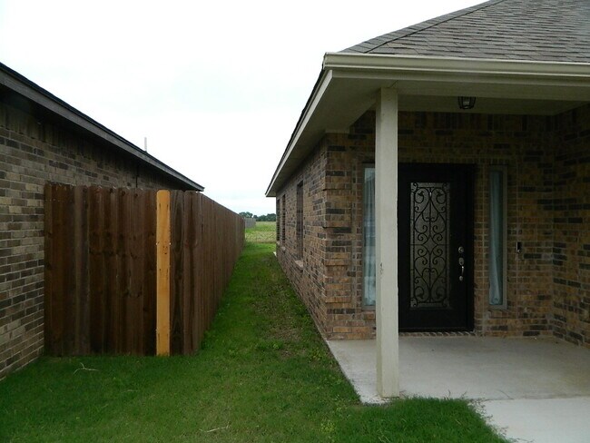 Building Photo - 203 Northwest Granite Avenue