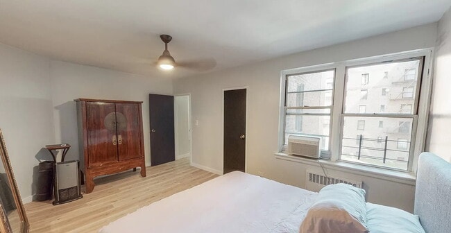 Building Photo - Beautiful One bedroom flooded with light