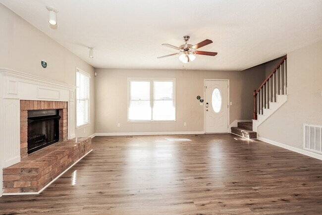 Building Photo - 1818 Pennington Dr