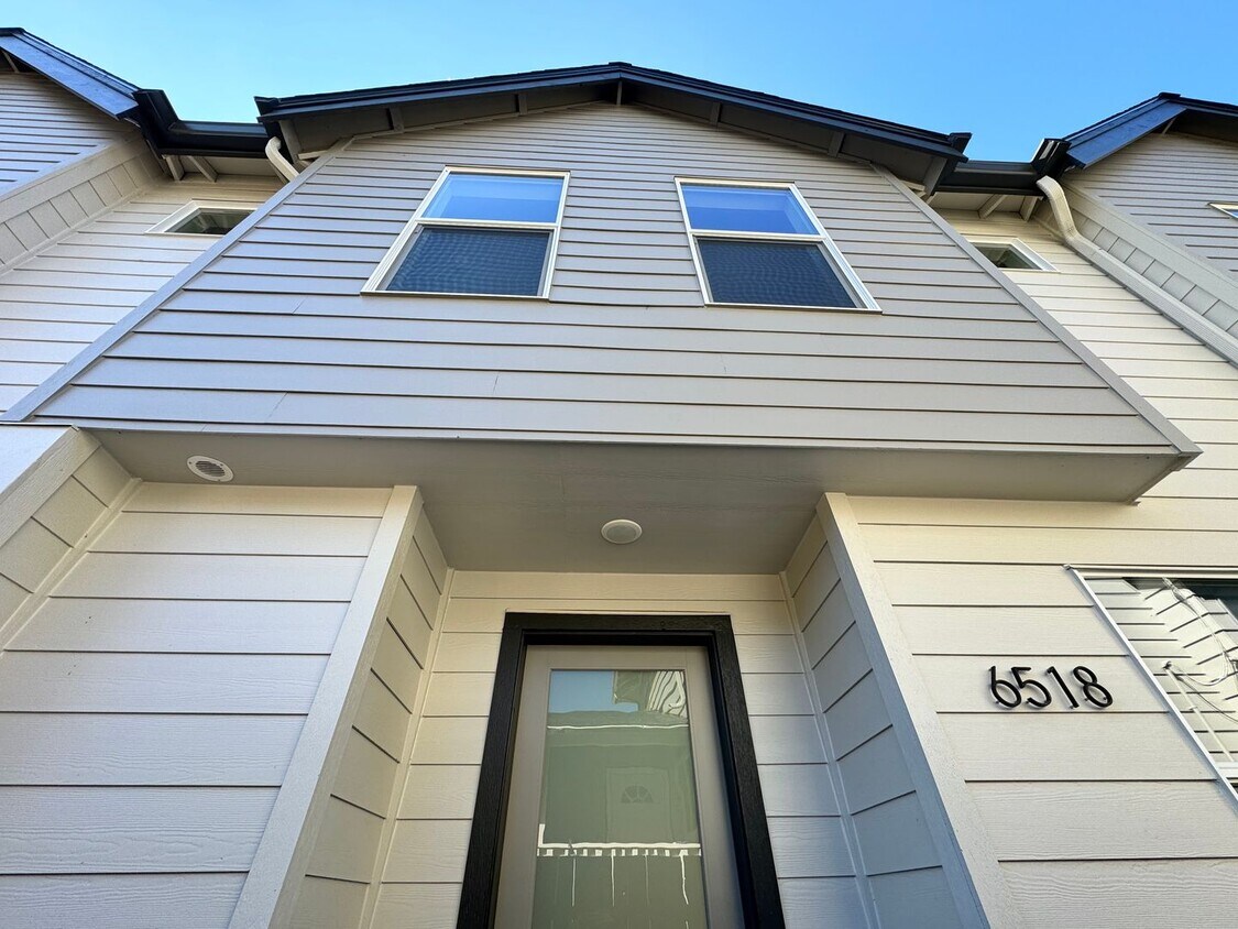 Primary Photo - NEW CONSTRUCTION! 2 bd, 2.5 bath End Unit ...