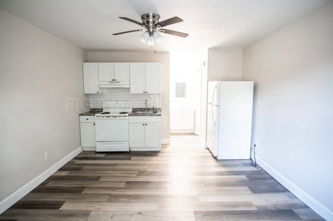 Building Photo - 2311 Holbrook Dr