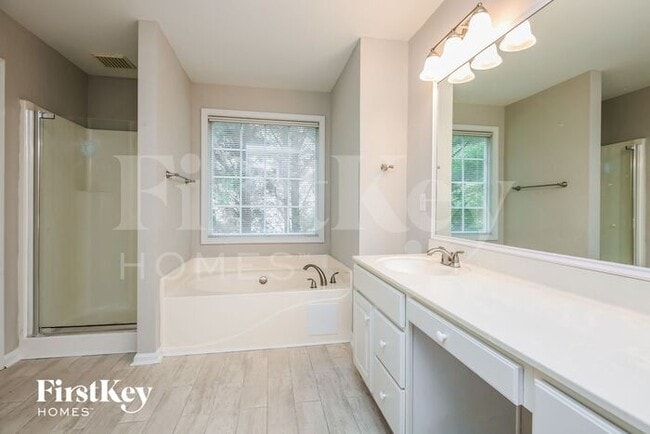 Building Photo - 2410 Kirkstone Dr