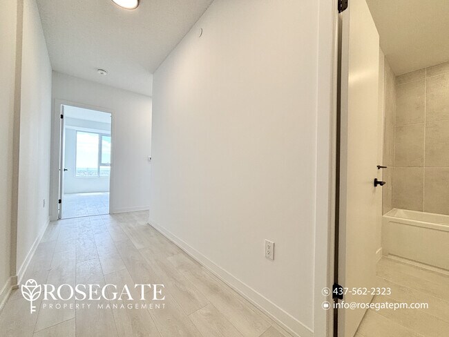 Photo du bâtiment - Pet-Friendly Corner 2-Bedroom Condo with Balcony, Parking & Internet Included – Burlington