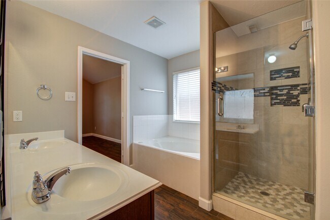 Building Photo - 15123 Green Whisper Dr