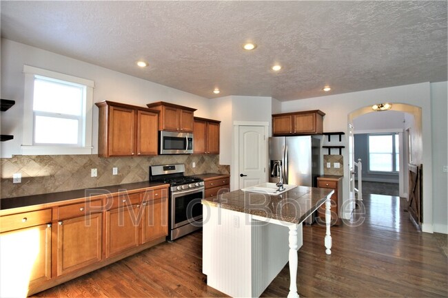 Building Photo - 5931 S Rising Sun Way