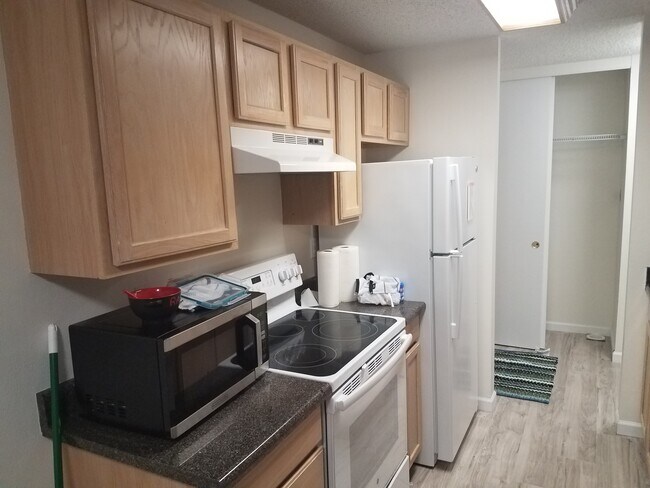 Kitchen - 4501 Grandview Dr W
