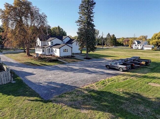 Building Photo - 958 Manitou Rd