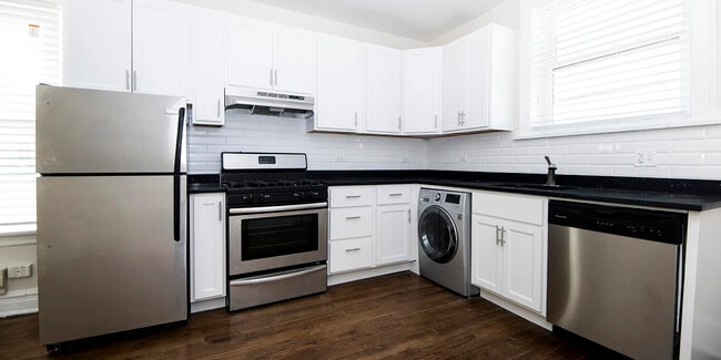 Building Photo - 910 Green Bay Rd