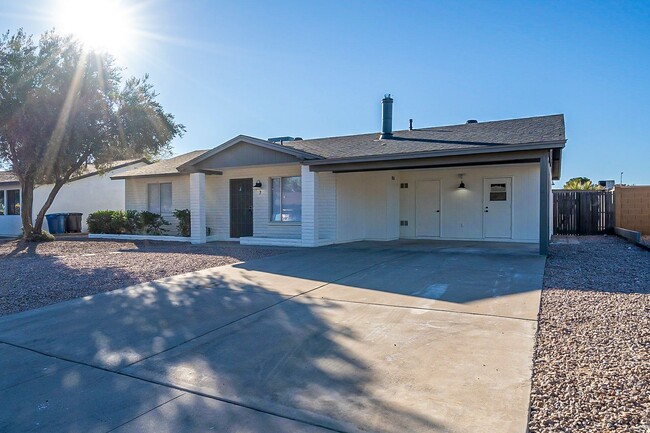 Foto del edificio - Charming Tempe home with a pool!