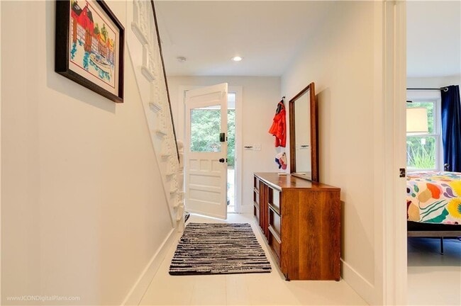 Building Photo - 59 Melrose Ave