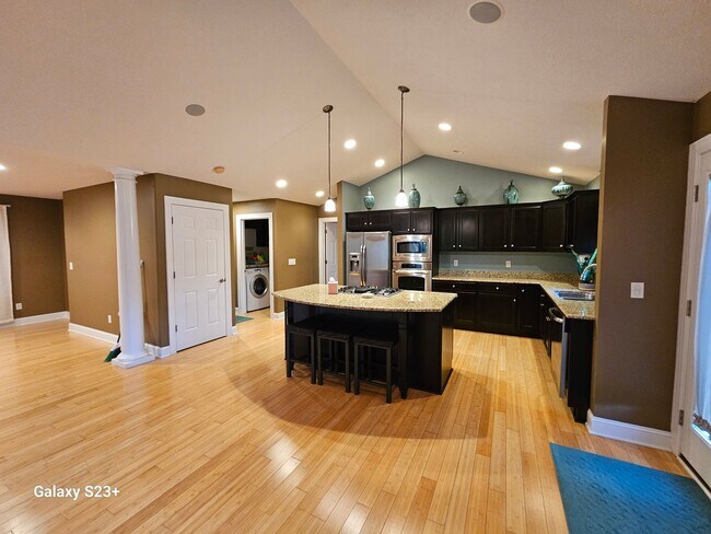 Foto del edificio - 6169 Marteney Ave