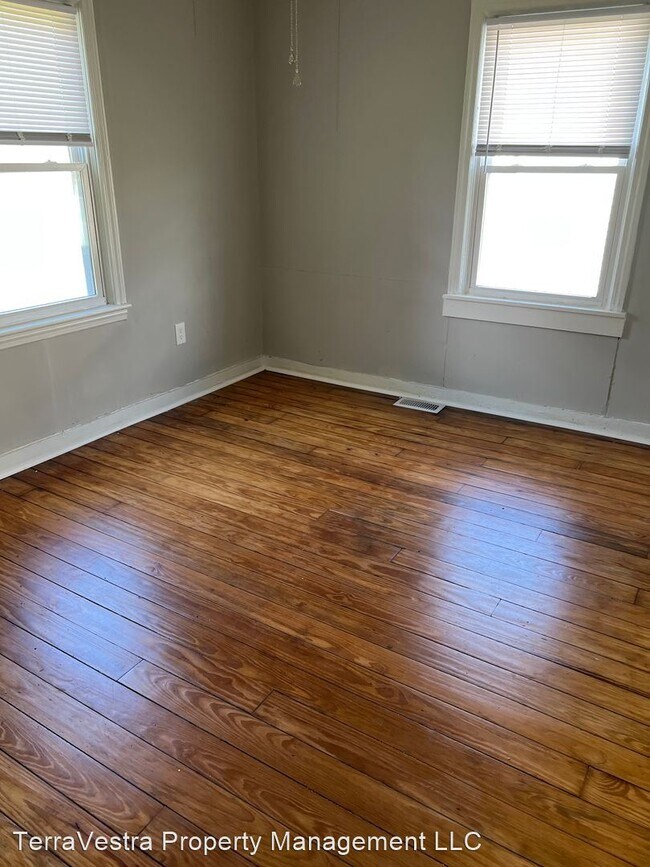 Building Photo - 3 br, 1 bath House - 1020 Parsonage Road
