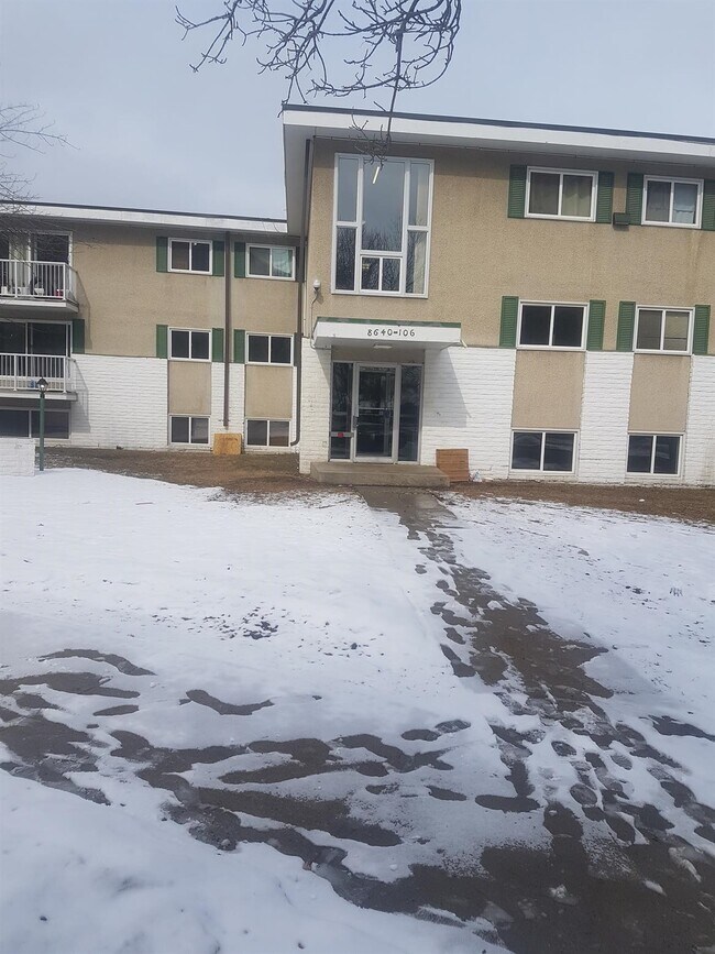 Building Photo - 2 Bed 1 Bath Unit in Edmonton, AB