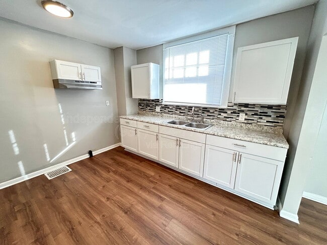 Building Photo - 234 Santa Clara Ave