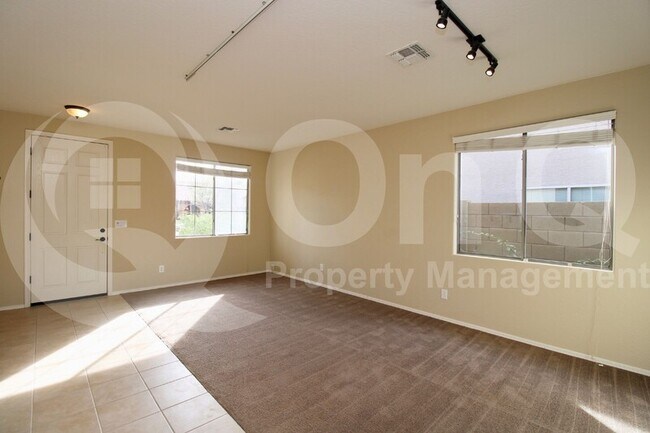 Building Photo - 40802 N Trailhead Way