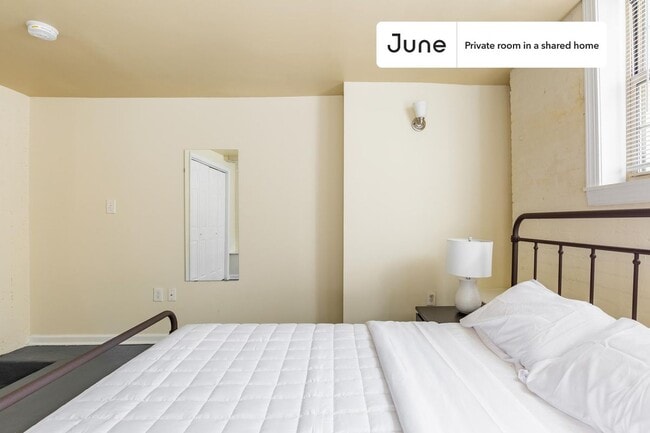 Building Photo - Room in Shared 4 bed/2 bath home in Dupont Circle