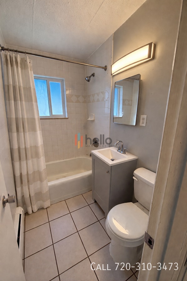 Building Photo - 1806 E La Salle St