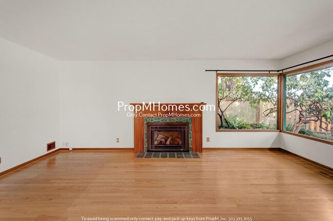 Building Photo - Quintessential Two Bedroom home in SW - Beautiful Backyard!