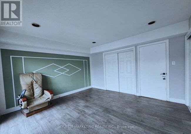 Building Photo - 6 Dowry St