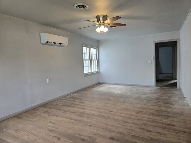 Foto del edificio - 616 E 13th St