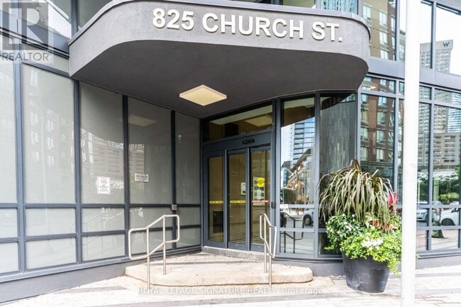 Building Photo - 825 Church St