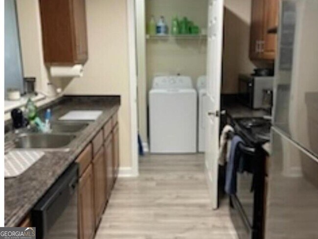 Building Photo - 13204 Fairington Dr