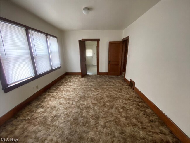 Foto del edificio - 133 E Ravenwood Ave