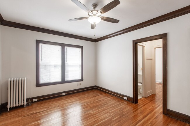 Interior Photo - 1435 West 31st St