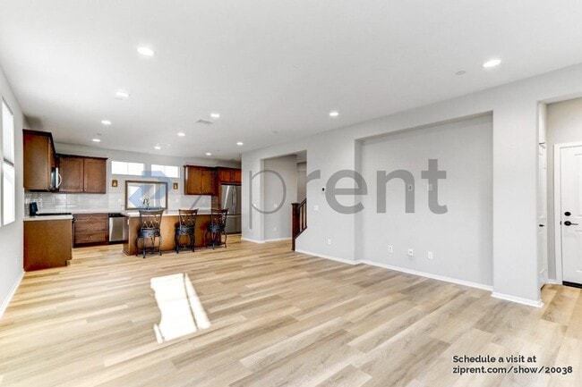 Foto del edificio - 635 Merit Dr