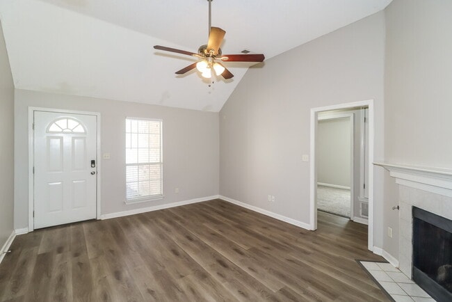 Building Photo - 7096 Lagrange Hill Dr