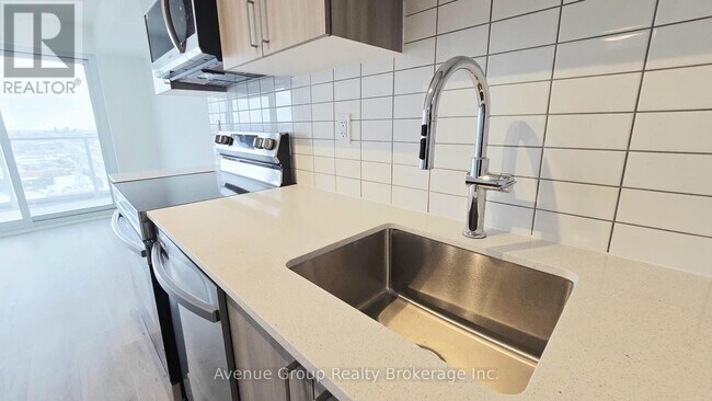 Photo du bâtiment - 1010 Sandy Beach Rd