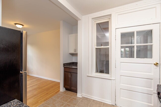 Foto del edificio - 4959 N Albany Ave
