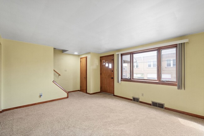 Foto del edificio - OUTSTANDING 3 BEDROOM MCKEES ROCKS HOME AV...