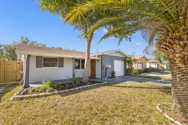 Building Photo - "Charming 3-Bed, 2-Bath Gem in St. Petersb...