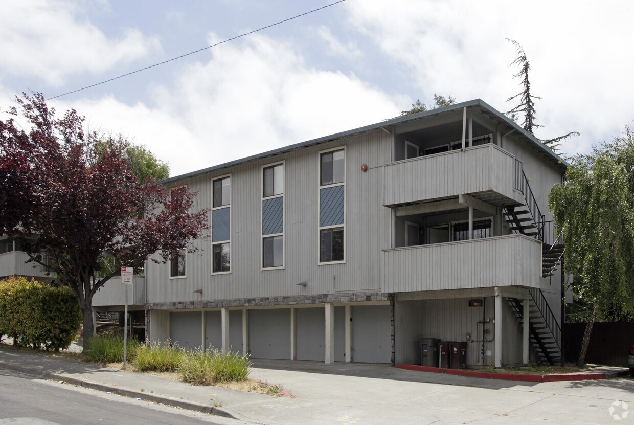 Building Photo - 15525 Liberty St
